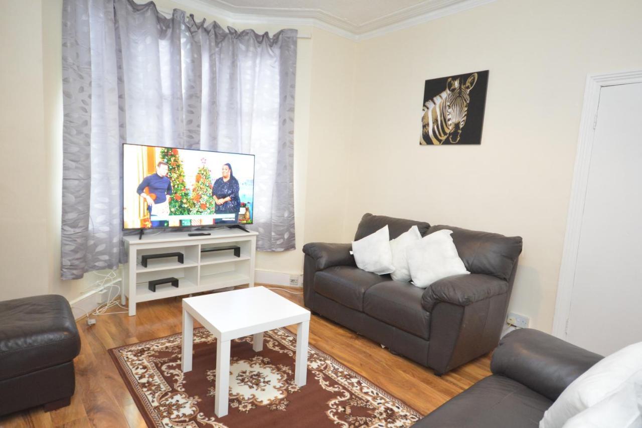 Cheerful 4 Bedroom House In Greater London Kültér fotó